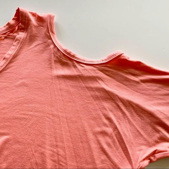 🌸New🌸 Vince Camuto Cold Shoulder Tie Front Top Sz Medium NWT - Picture 5 of 10